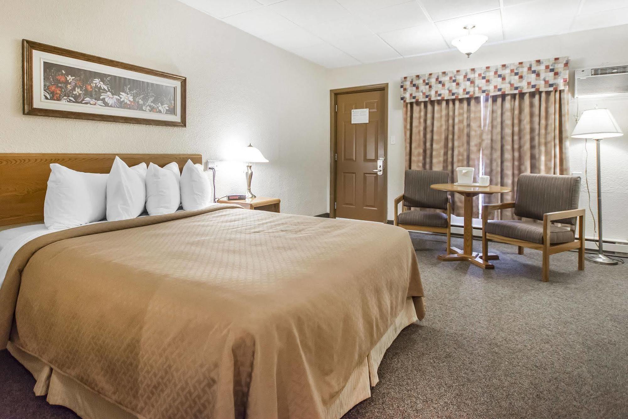 Rodeway Inn Гранд-Фолс Экстерьер фото